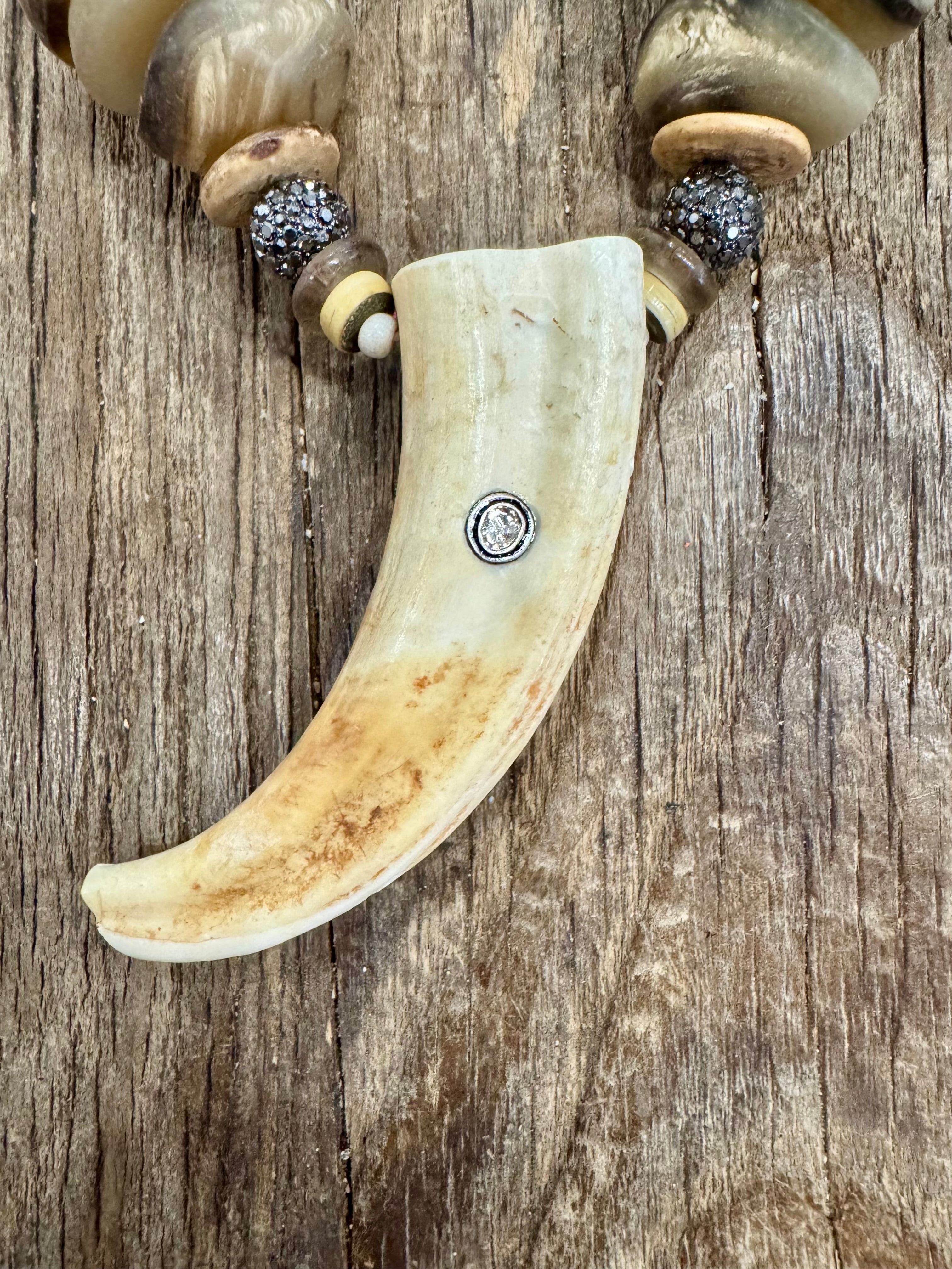 Mid Tusk Necklace | Neutral | T&T x S.Carter