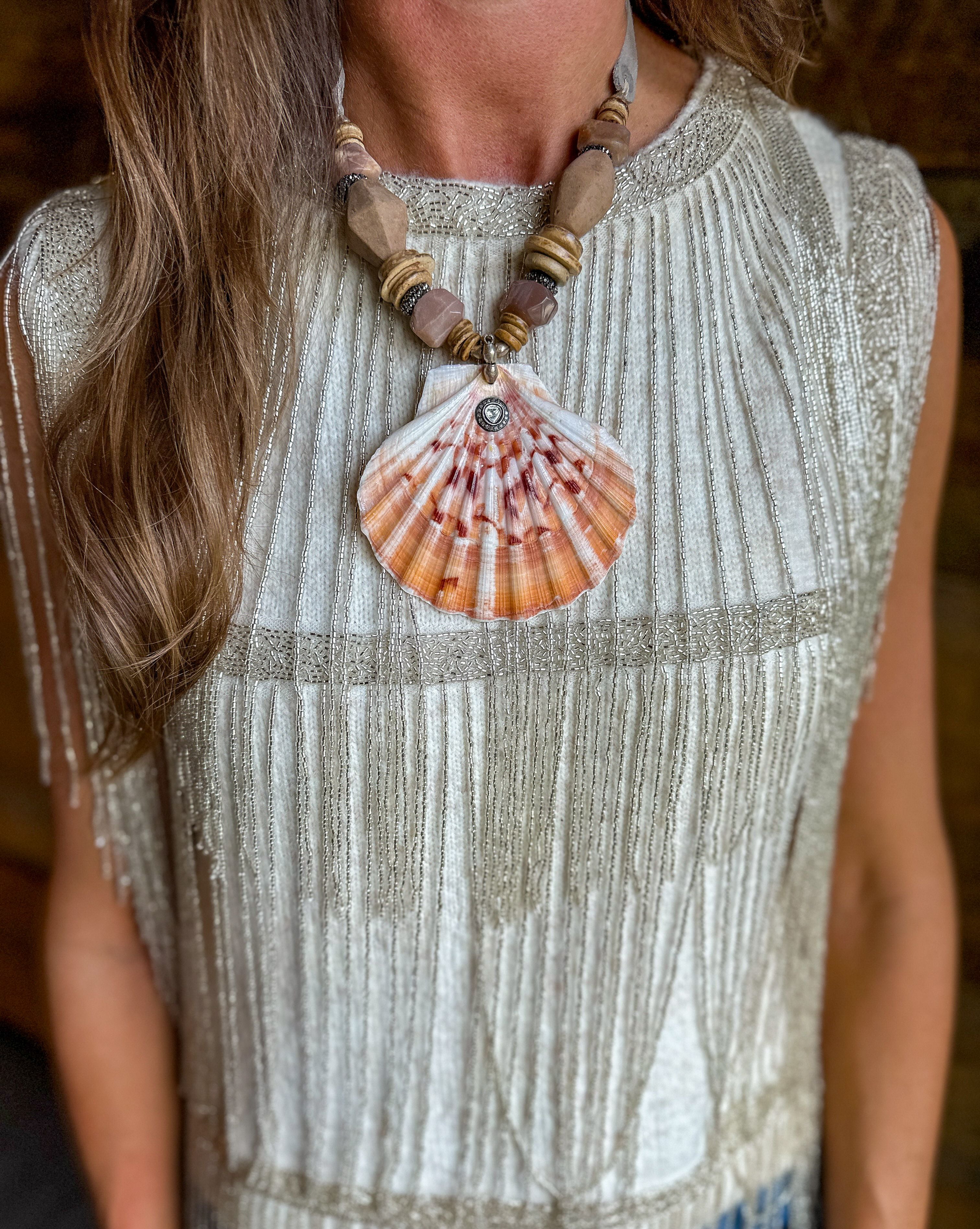 Slim Shell Necklace | Coral | T&T x S.Carter